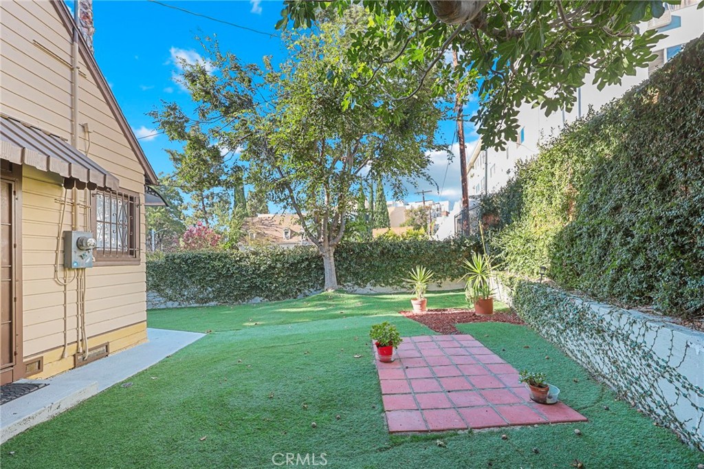 428 S Hoover. St. Property Photo 42