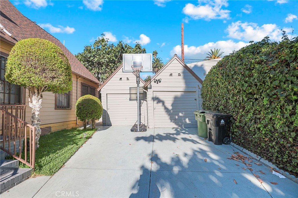 428 S Hoover. St. Property Photo 43