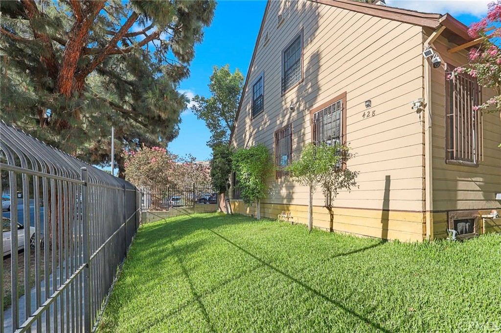 428 S Hoover. St. Property Photo 44