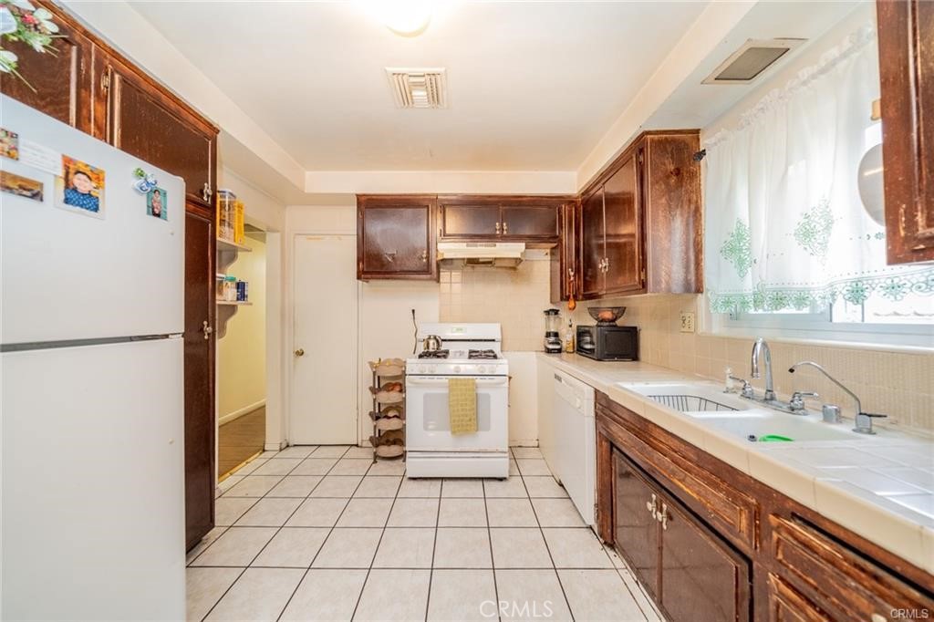 918 S Oak Street Property Photo 3