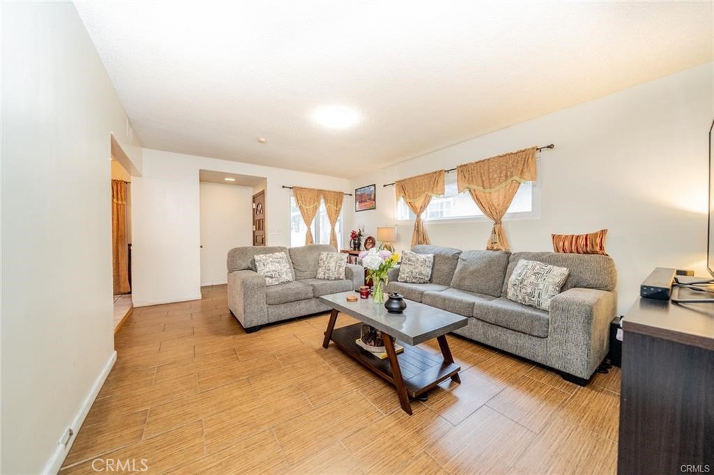 918 S Oak Street Property Photo 6
