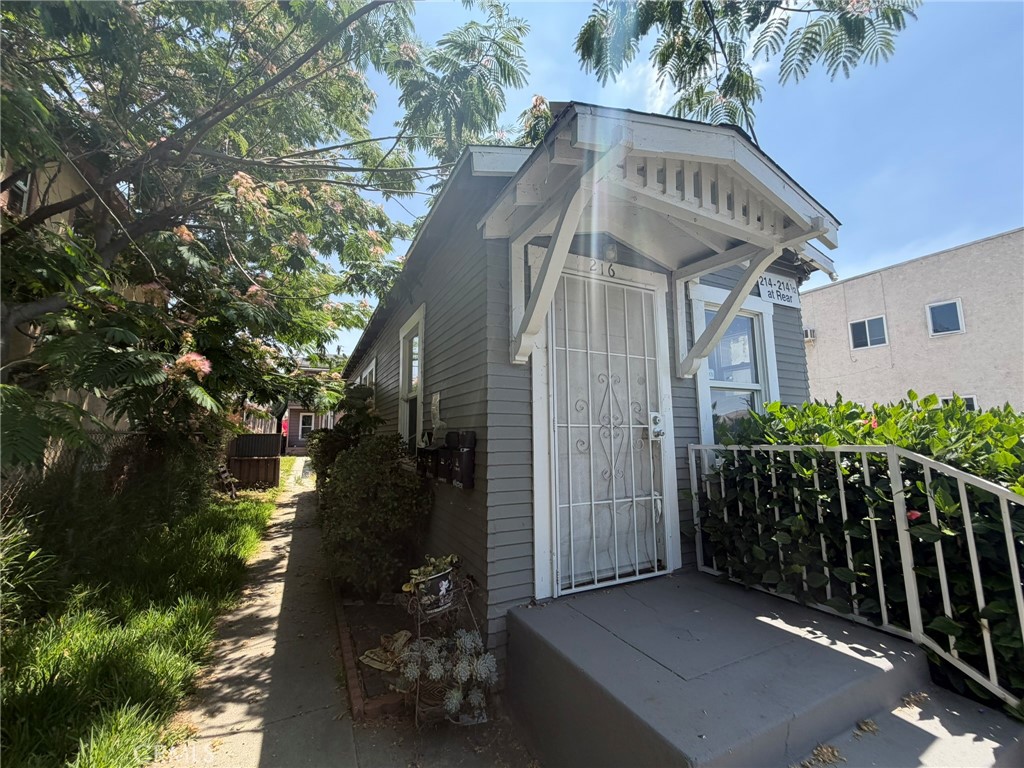 214 S Avenue 18 Property Photo 1