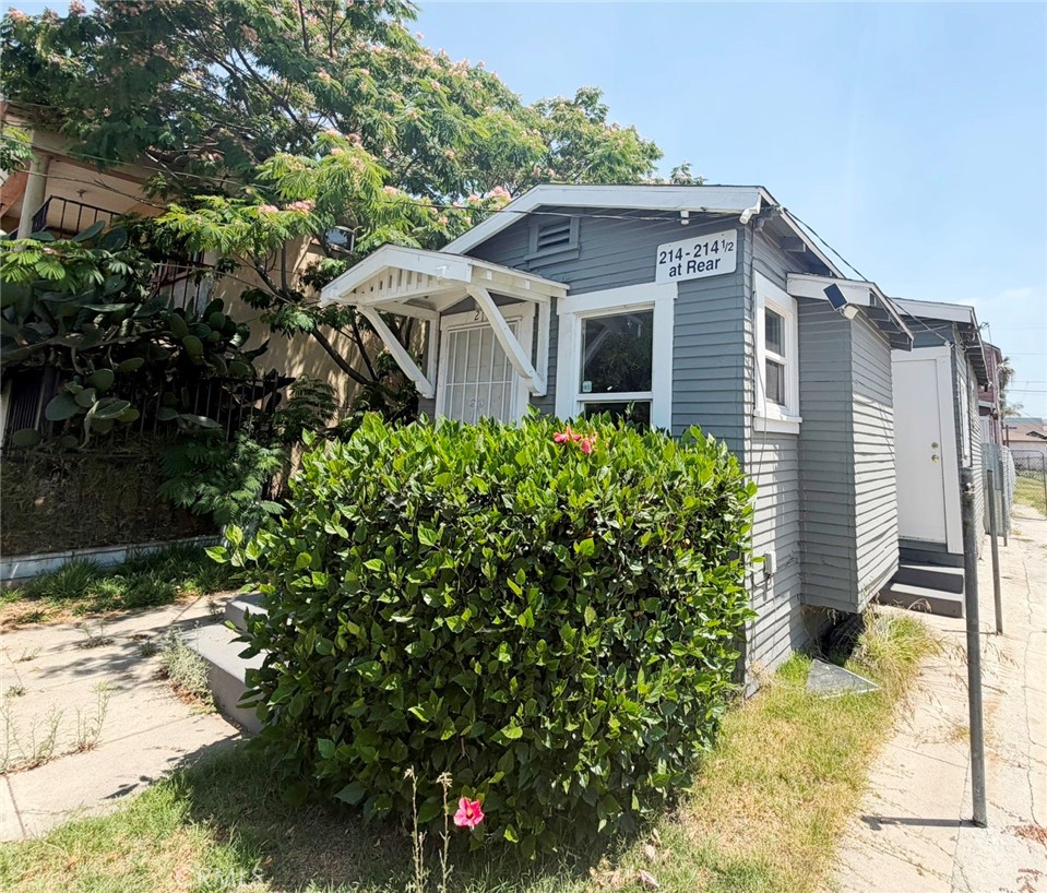 214 S Avenue 18 Property Photo 2