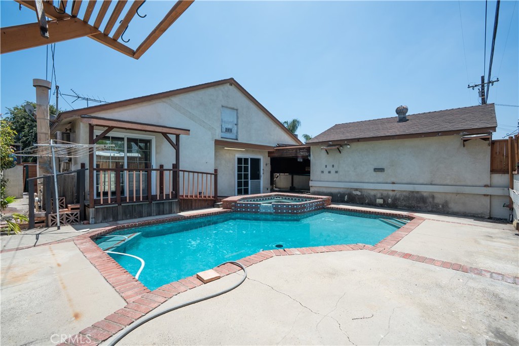 12315 Pomering Property Photo 2