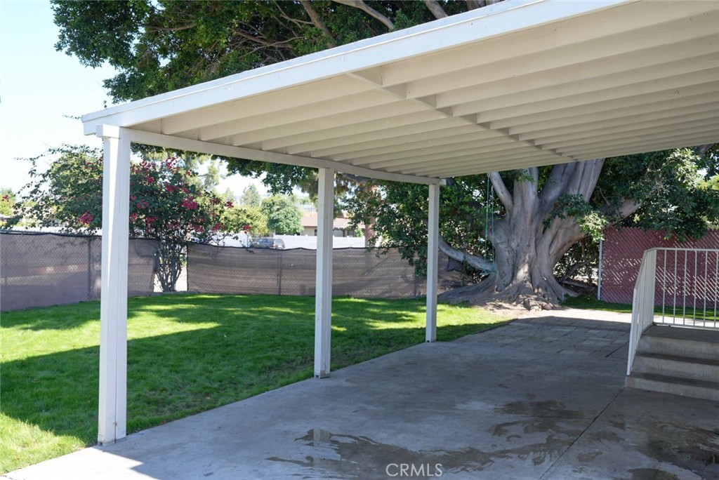 1664 Oak Property Photo 5