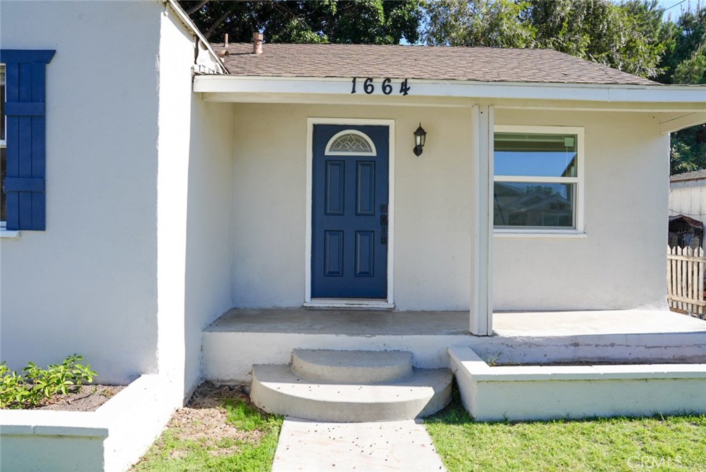 1664 Oak Property Photo 6