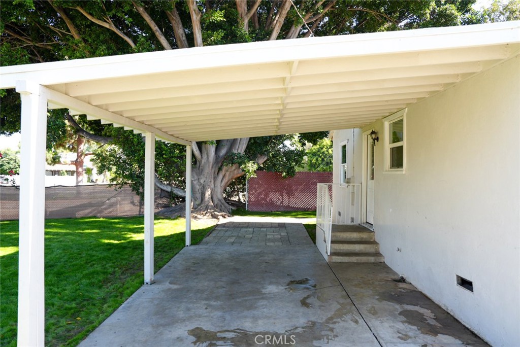 1664 Oak Property Photo 8