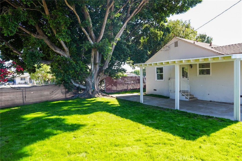 1664 Oak Property Photo 9