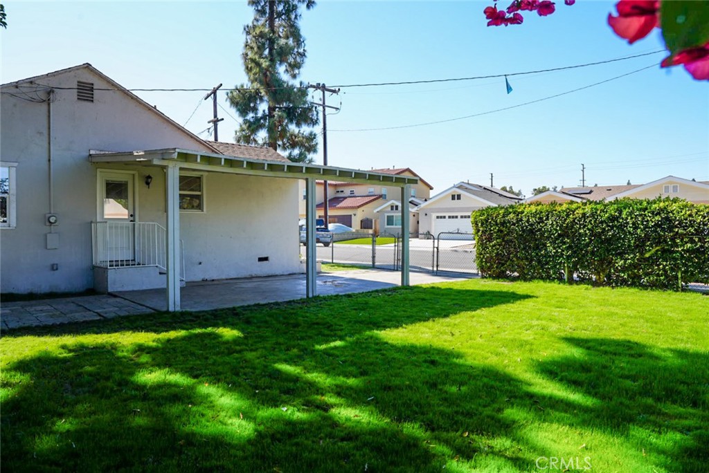 1664 Oak Property Photo 10