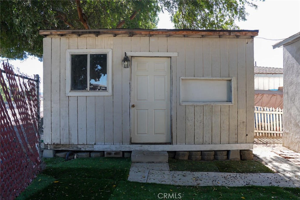 1664 Oak Property Photo 16
