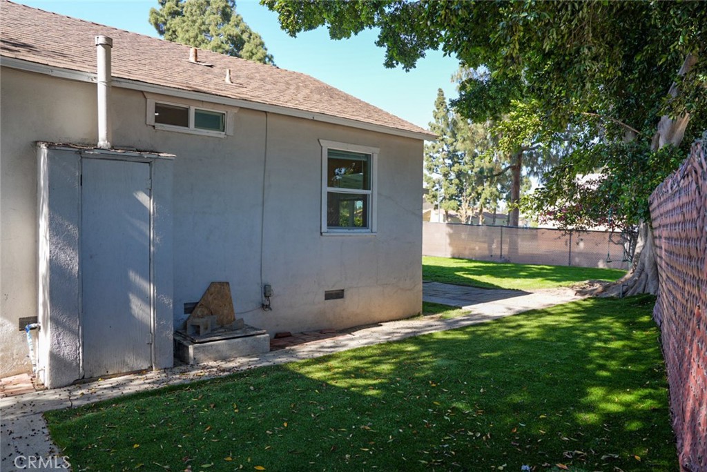 1664 Oak Property Photo 17