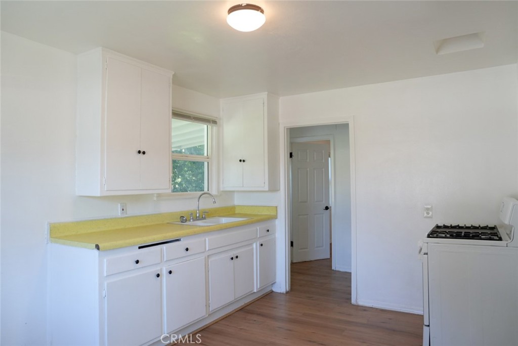 1664 Oak Property Photo 21