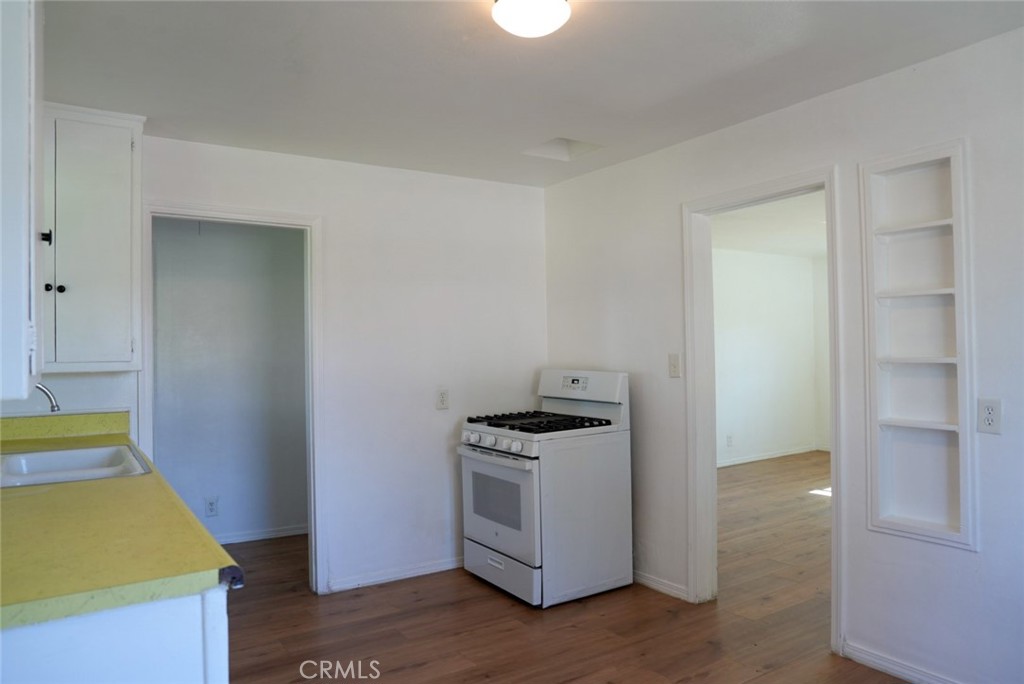 1664 Oak Property Photo 22