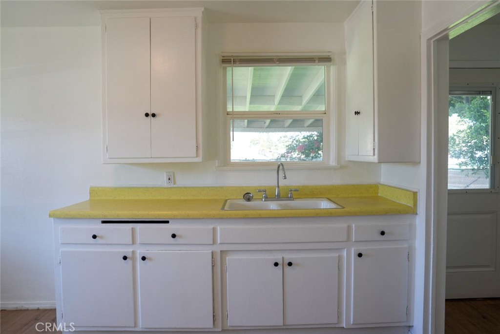 1664 Oak Property Photo 23