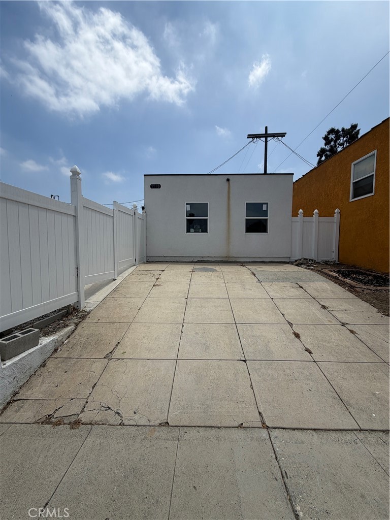 2158 W 77th Property Photo 4