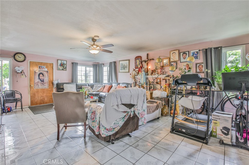 8217 Broadway Street Property Photo 23