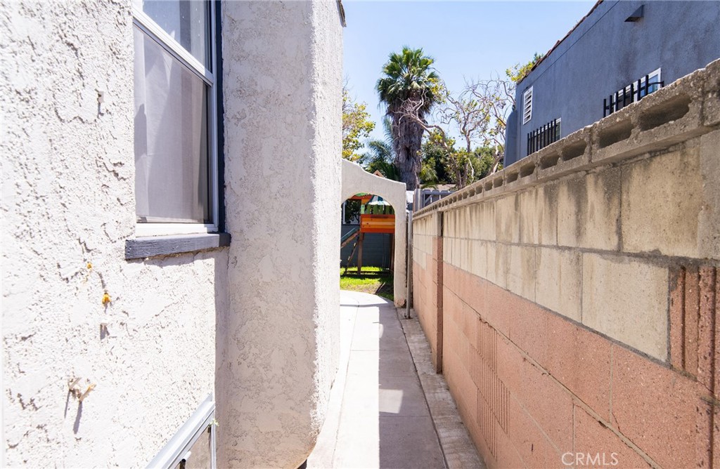 1455 W 60th Street Property Photo 4