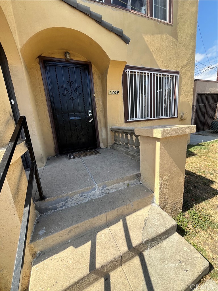 1349 W 49th Property Photo 1