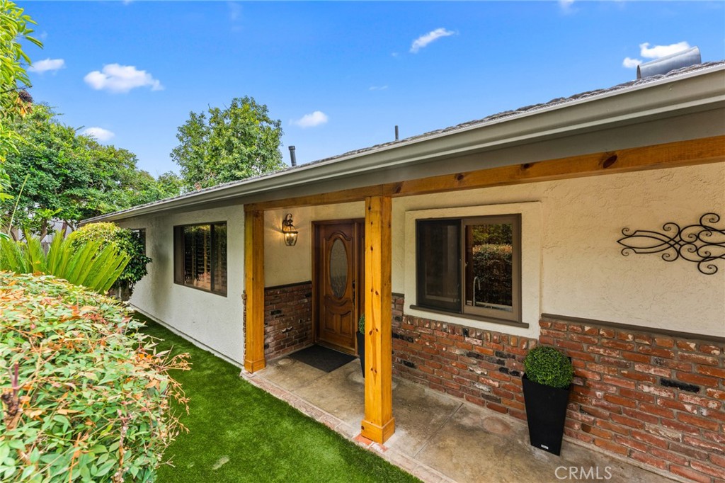 1916 Tumin Road Property Photo 9