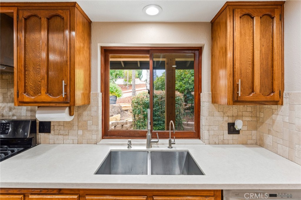 1916 Tumin Road Property Photo 18
