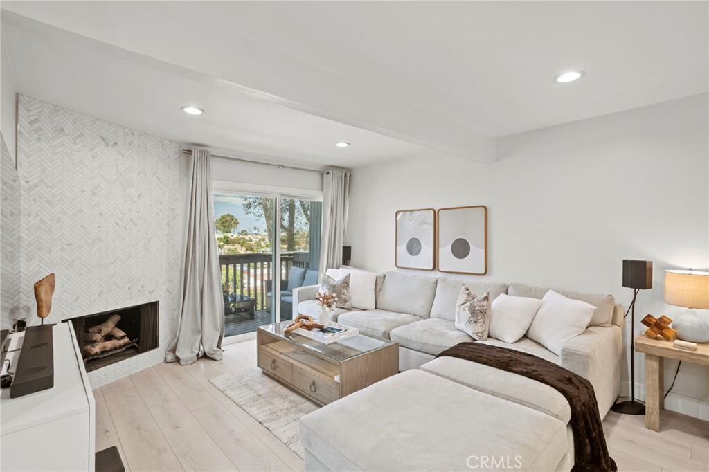 1854 Rainbow Terrace Property Photo 3