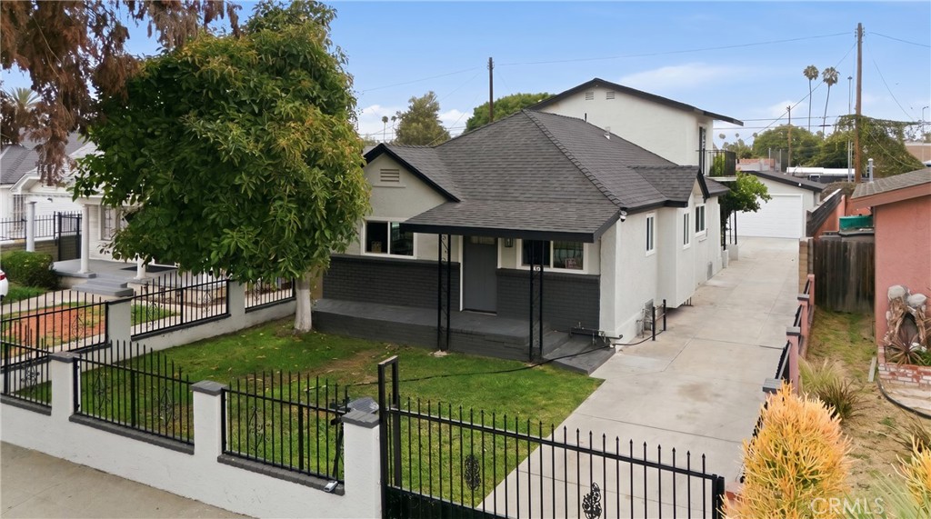 5340 6th Property Photo 1