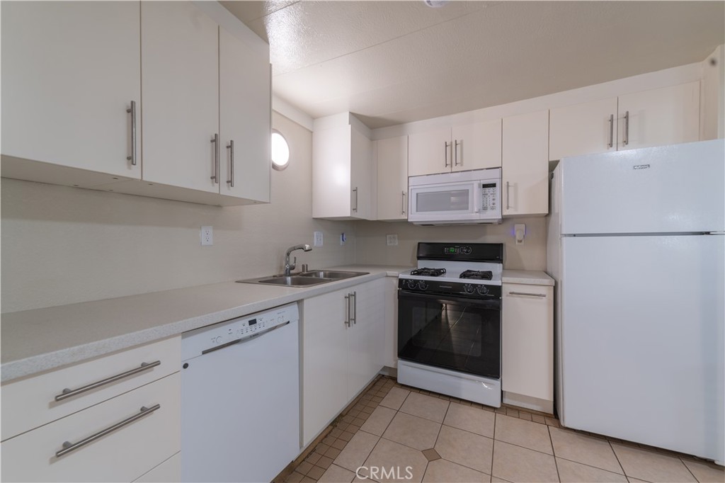 600 East Weddell Drive 8 Property Photo 11
