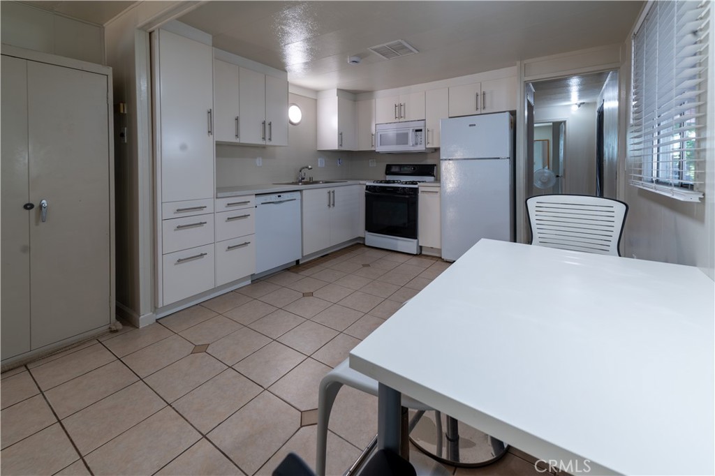 600 East Weddell Drive 8 Property Photo 12