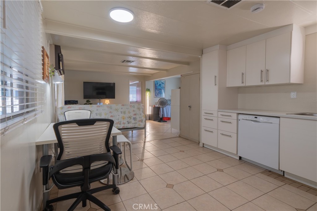 600 East Weddell Drive 8 Property Photo 13