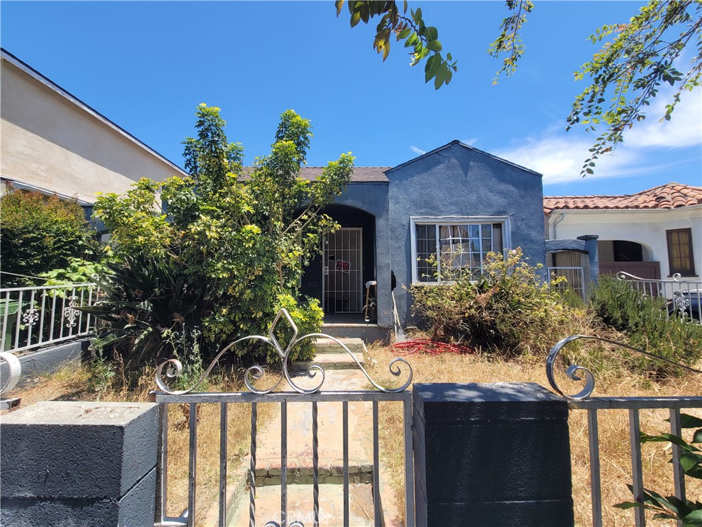 1532 Carmona Property Photo 1