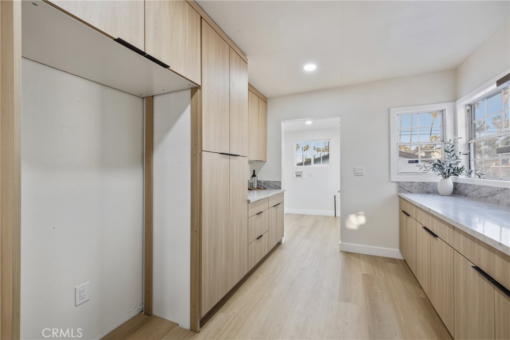 5612 S Rimpau Property Photo 4