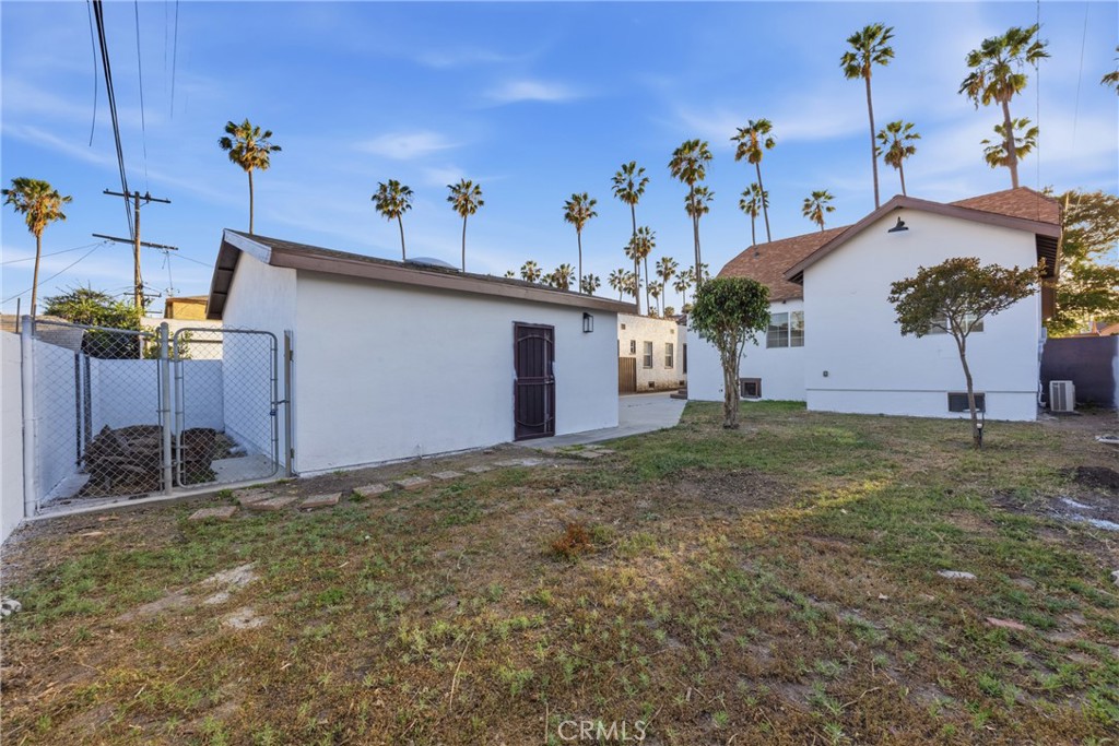 5612 S Rimpau Property Photo 13