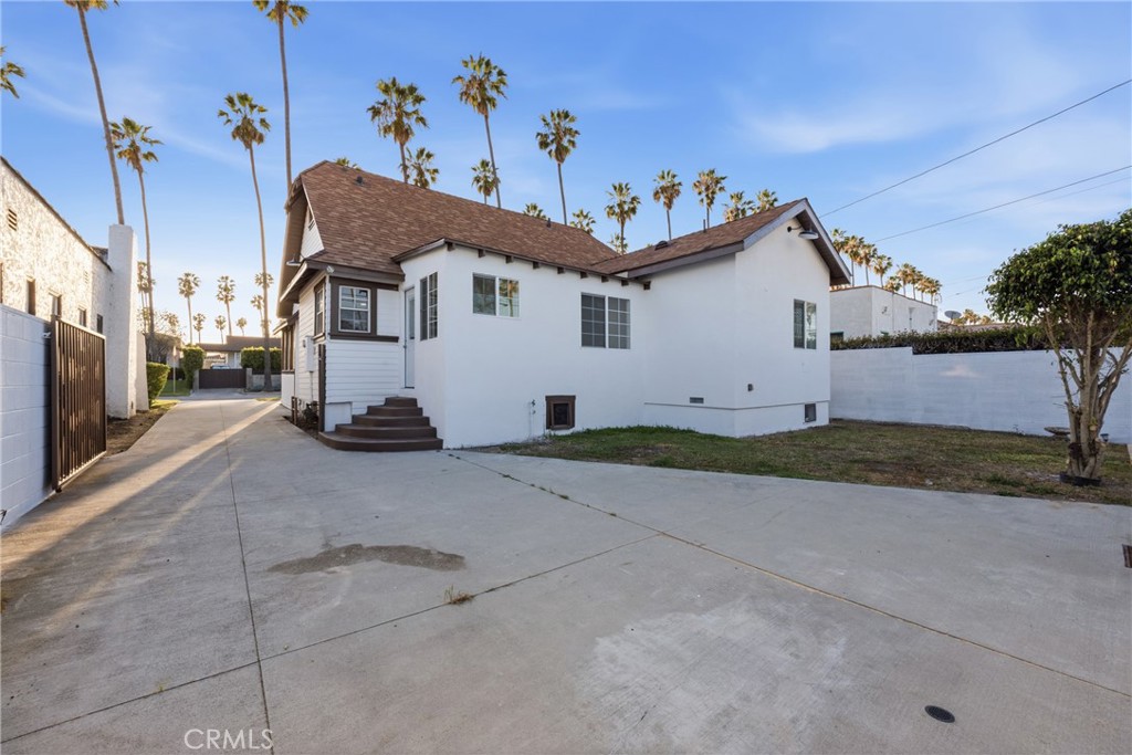 5612 S Rimpau Property Photo 15