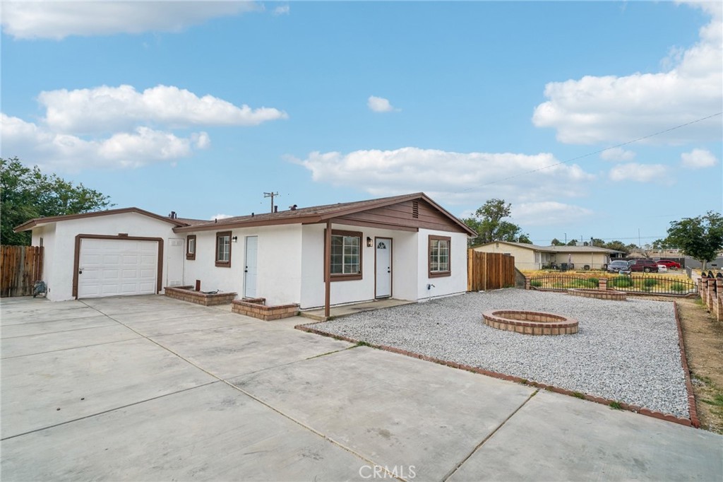 15535 Fresno Property Photo 4