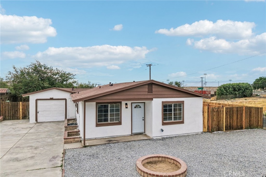 15535 Fresno Property Photo 5