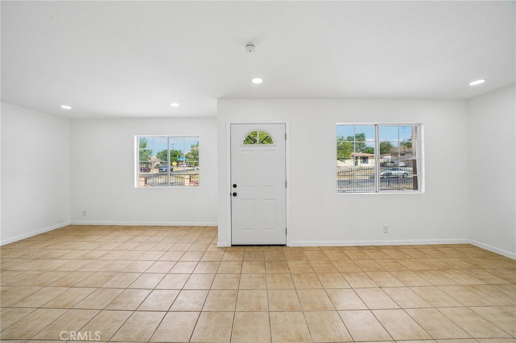 15535 Fresno Property Photo 10