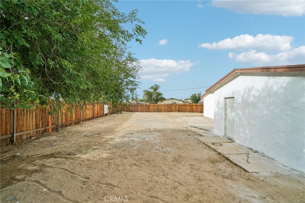 15535 Fresno Property Photo 31