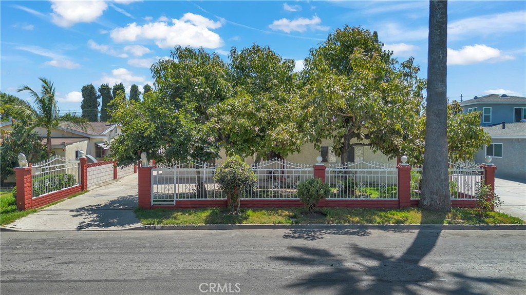 13618 Las Vecinas Dr Property Photo 2