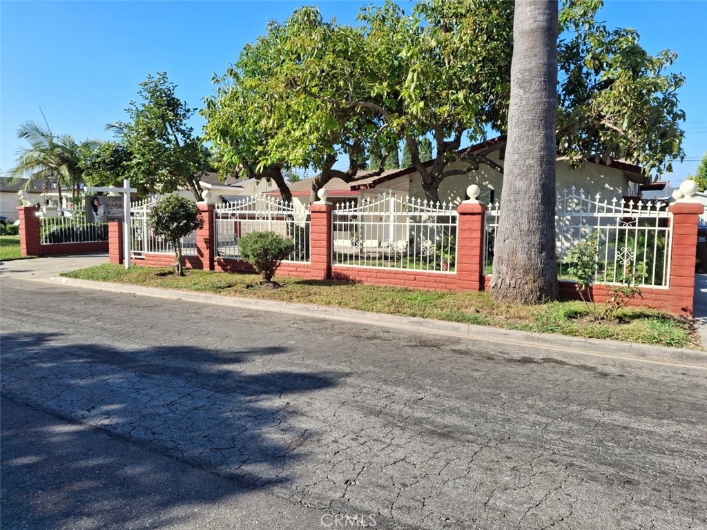 13618 Las Vecinas Dr Property Photo 3