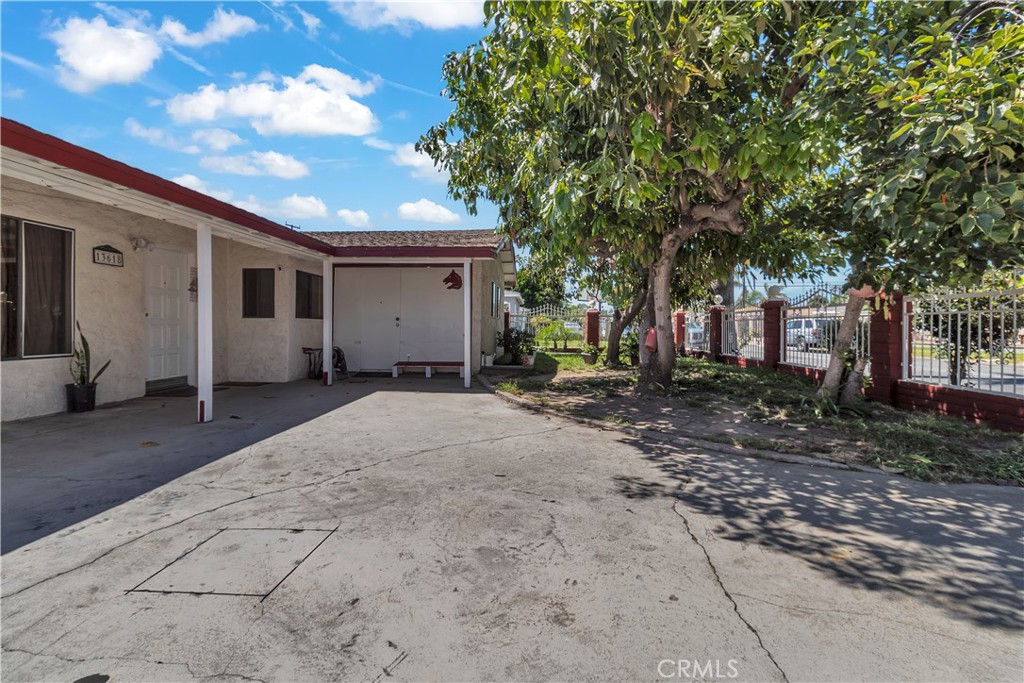 13618 Las Vecinas Dr Property Photo 4