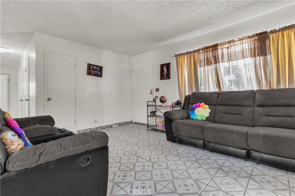 13618 Las Vecinas Dr Property Photo 7
