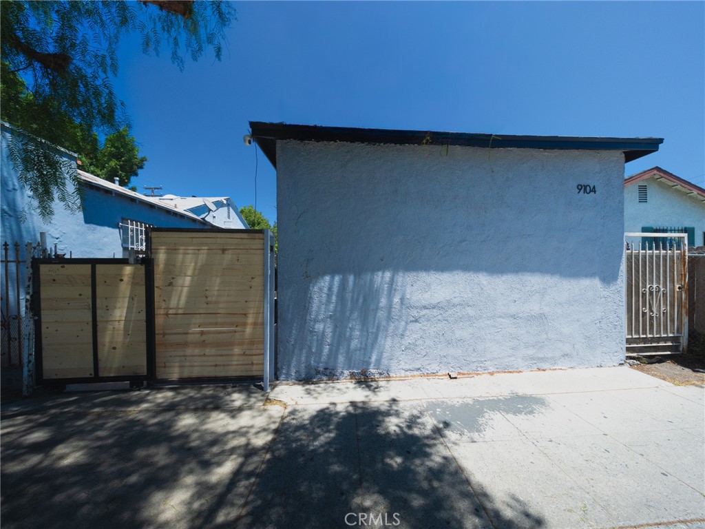 9104 S Main Property Photo 1