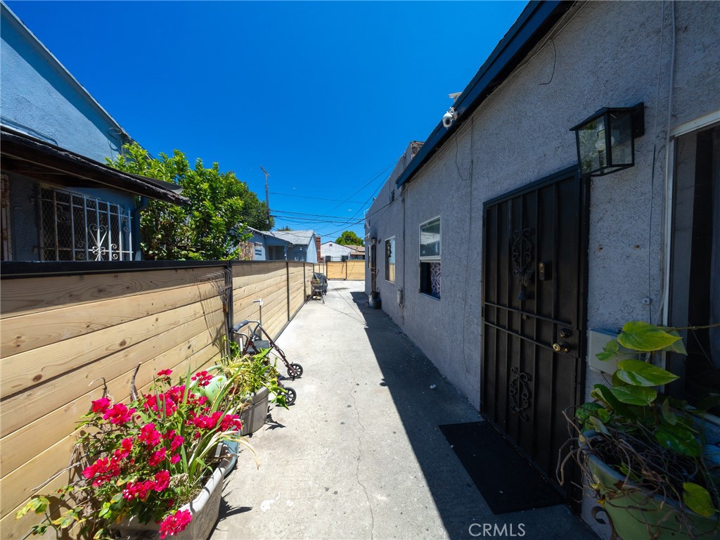 9104 S Main Property Photo 2