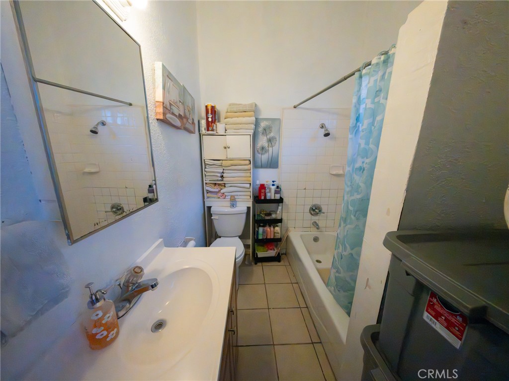 9104 S Main Property Photo 5