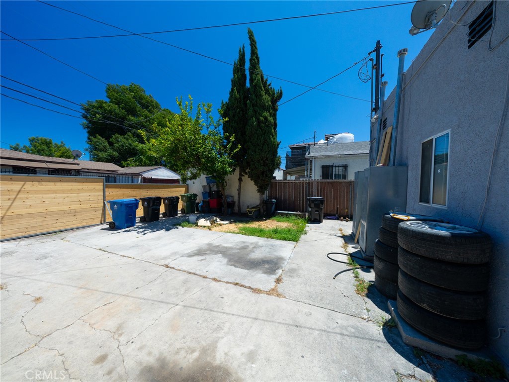 9104 S Main Property Photo 7