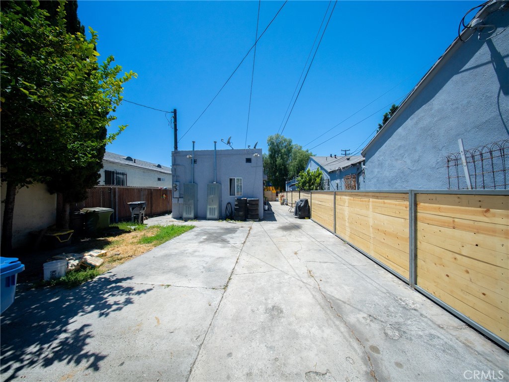9104 S Main Property Photo 8