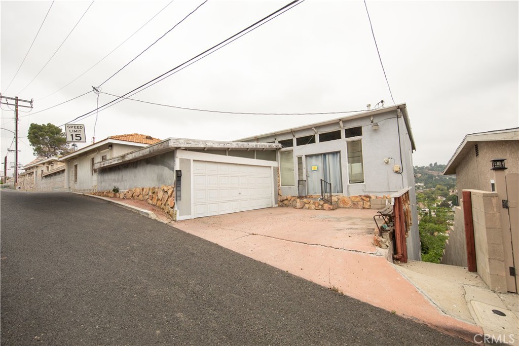 143 Palatine Property Photo 3