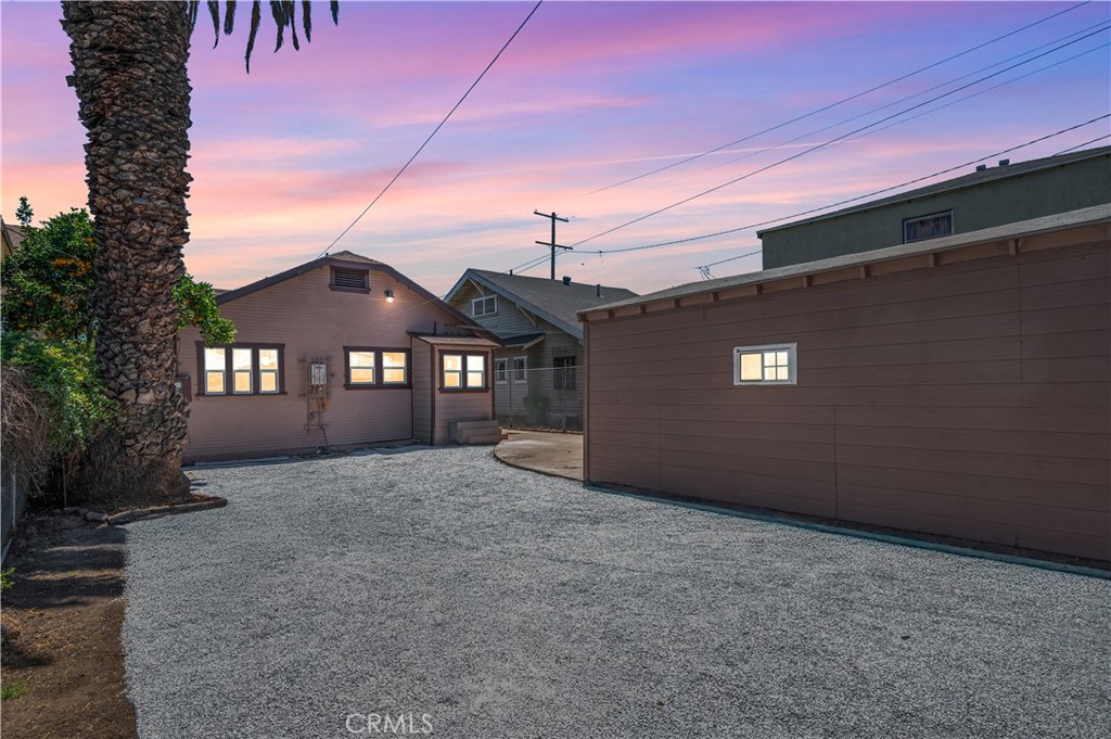 941 W 55th Street Property Photo 3