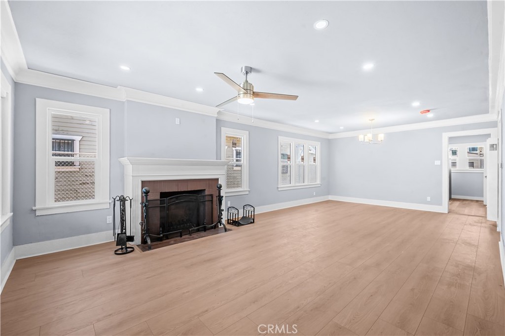 941 W 55th Street Property Photo 7