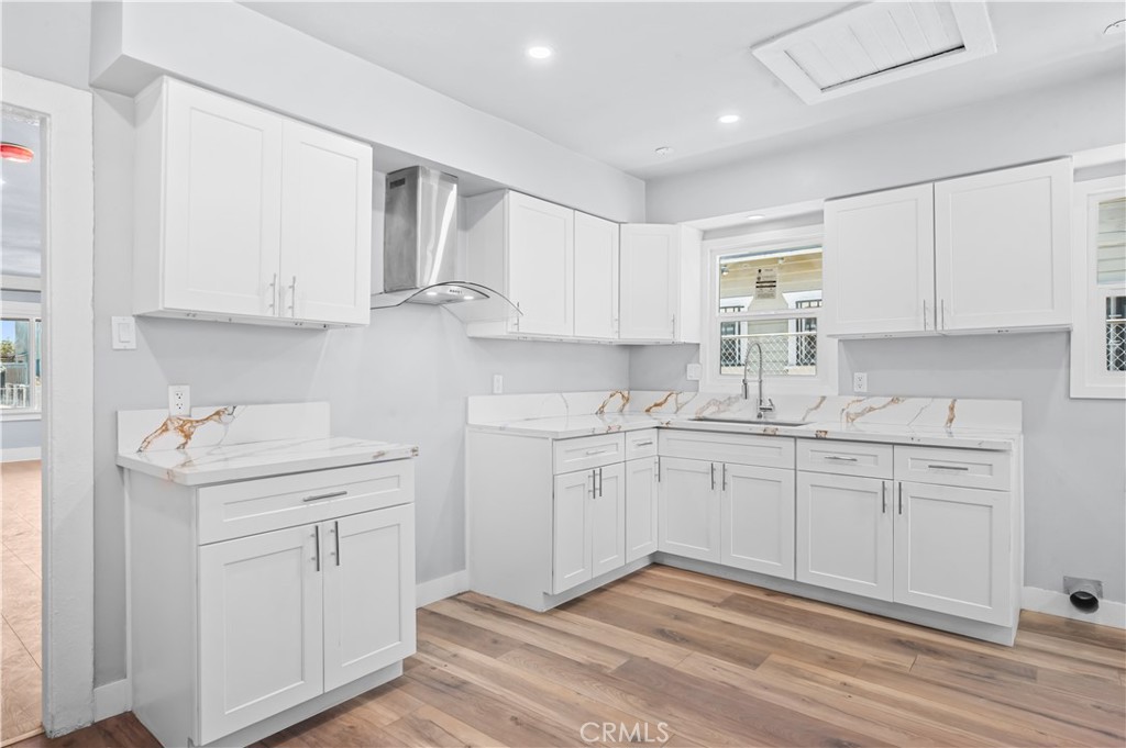 941 W 55th Street Property Photo 16